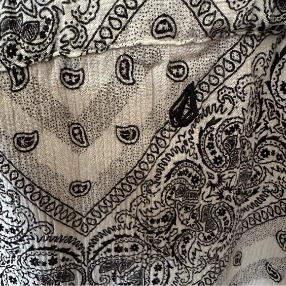 Volcom 90s Style Maxi Skirt Back Slit Lettuce Hem Paisley Bandana Black White - Picture 6 of 11